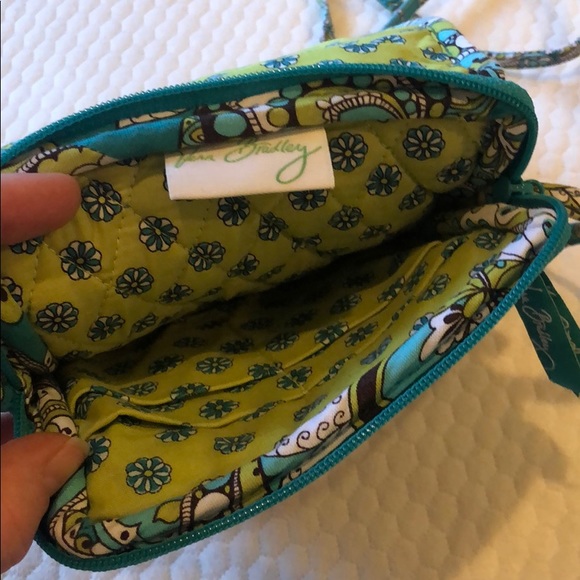 {V e r a  B r a d l e y} Cross Body Bag - Picture 3 of 4